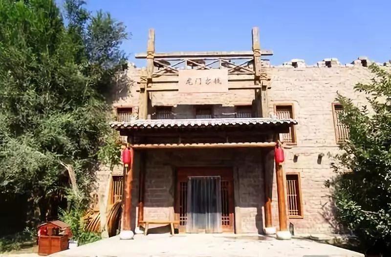 洛宜新作 | ALOHA爱乐喝连锁餐酒吧 天际店·业态融合的复合空间